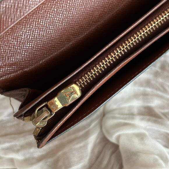 Authentic Louis Vuitton Paris Leather Monogram Snap Wallet - Picture 12 of 16